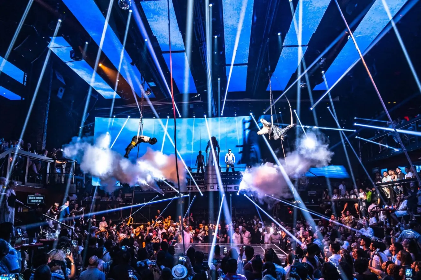 A night show at Coco Bongo in Cancún