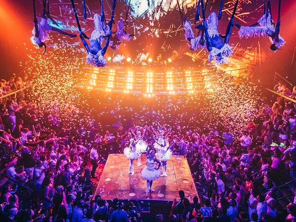 A night show at Coco Bongo in Cancún