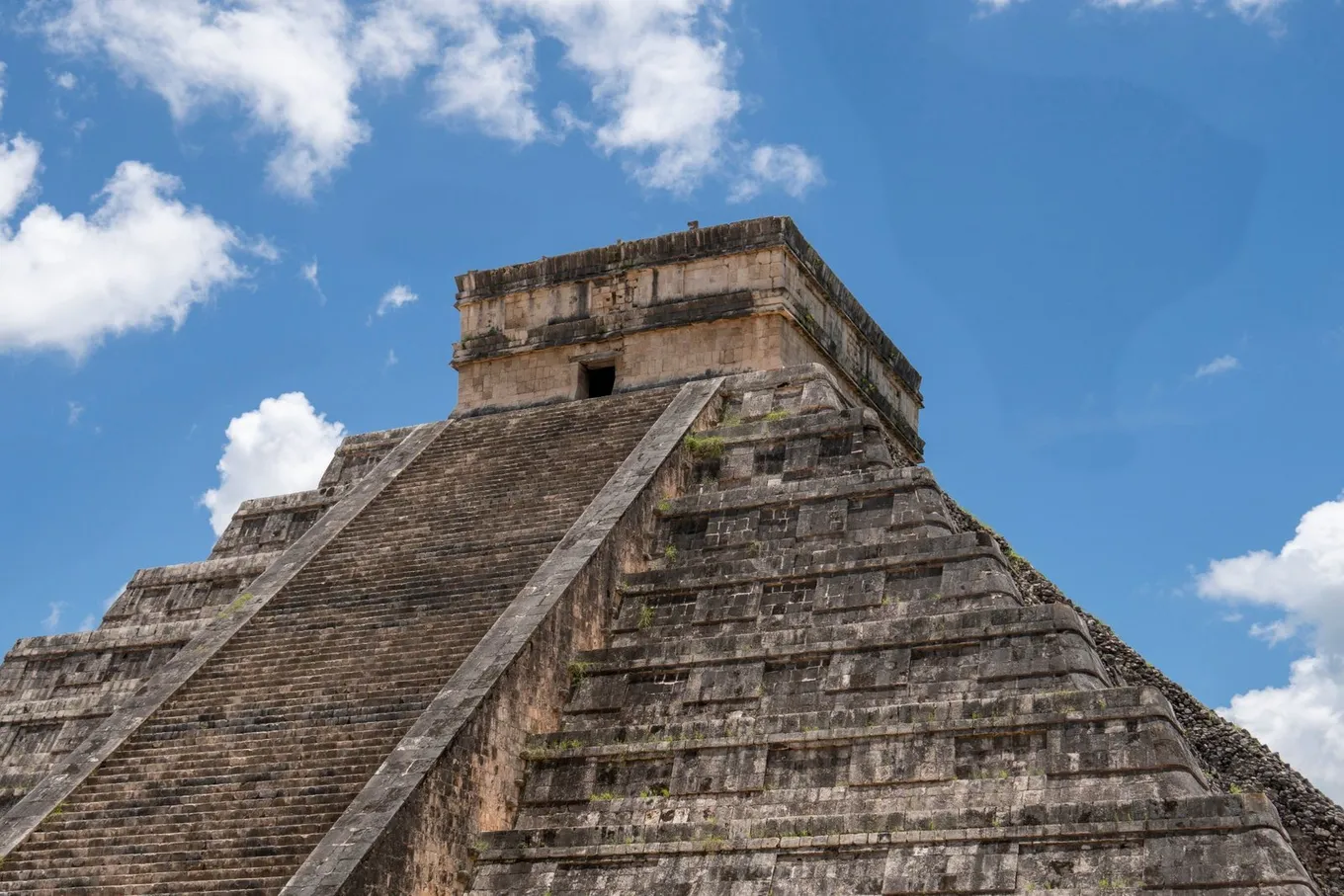 The temple at the top of El Castillo, under a blue sky