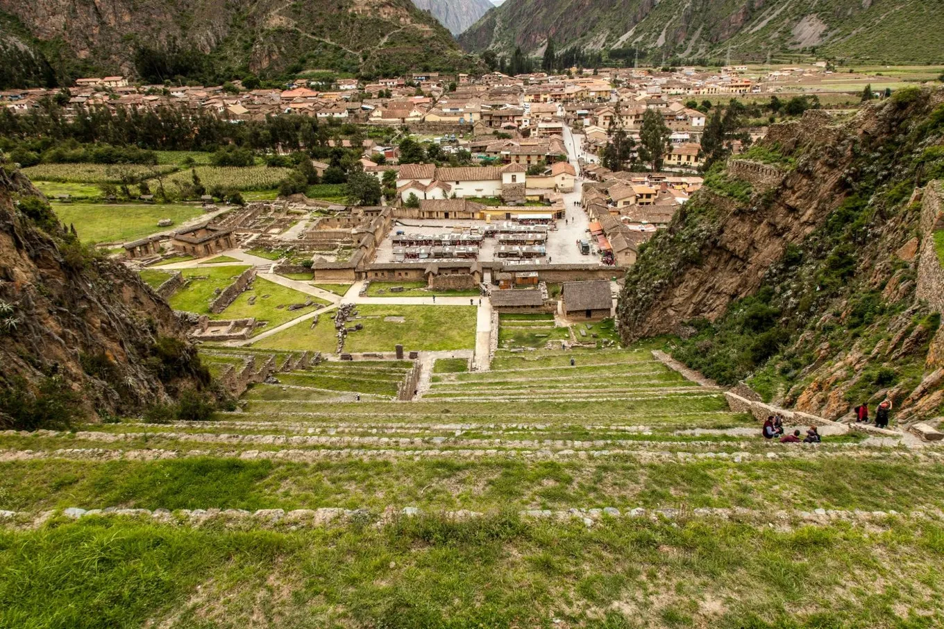 The town of Ollantaytambo, seen from its terraces